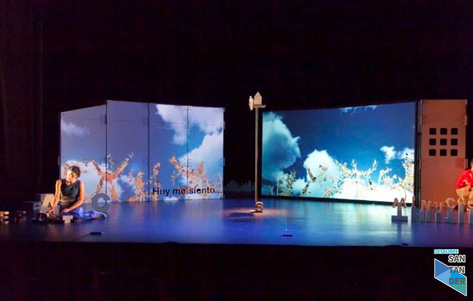 Muestra de videomapping en la fachada del Palacio de la Magdalena