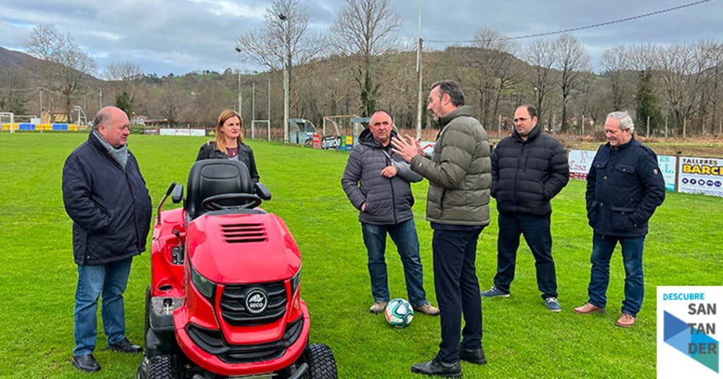 Noticias Santander Desarrollo Rural financia con fondos Leader la mejora de los equipamientos del campo de fútbol del Lope de Vega en Vega de Villafufre
