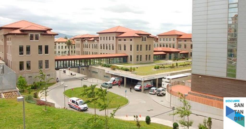 Noticias Santander Los servicios de cirugía vascular cardiaca y neurocirugía redujeron en 2022 el número de pacientes en espera de una intervención quirúrgica