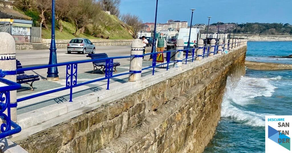 Noticias Santander El Ayuntamiento realiza la limpieza y acondicionamiento de las barandillas de las playas