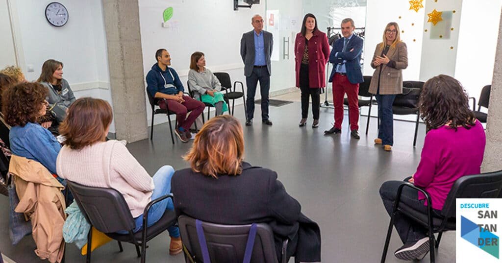 Noticias Santander Gómez de Diego subraya los "buenos resultados" del Programa de Apoyo a las Familias en la clausura de los grupos de El Astillero y Santa Cruz de Bezana