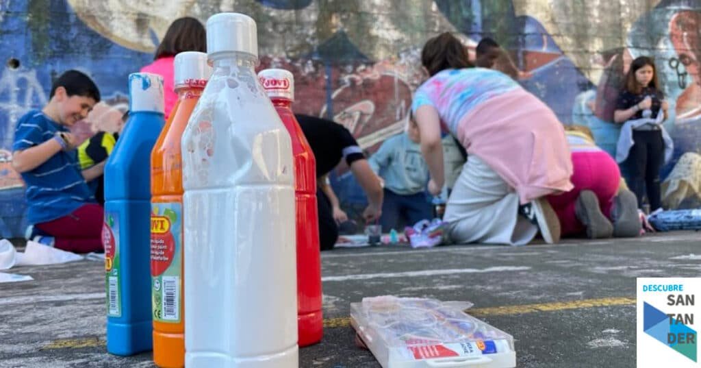 Noticias Santander Los alumnos de 4º de primaria realizan un taller de graffiti en los centros educativos de Astillero