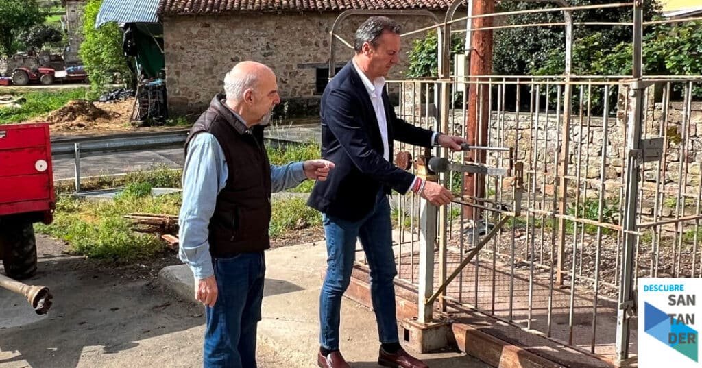 Noticias Santander Luis Herrera muestra su satisfacción por el arreglo del camino Las Alneras que mejora la seguridad en el acceso a fincas y pastos