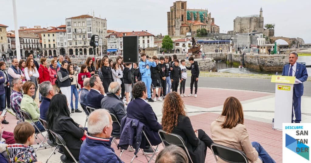 Noticias Santander Revilla reafirma en Castro que el tren a Bilbao será su próxima gran “batalla” una vez en marcha las obras del AVE a Madrid