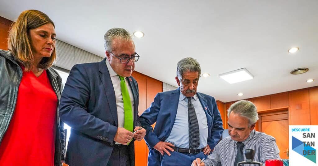 Noticias Santander Revilla registra la candidatura autonómica con el objetivo de ganar “holgadamente” las elecciones para concluir las obras en marcha y lograr la adjudicación del tren a Bilbao