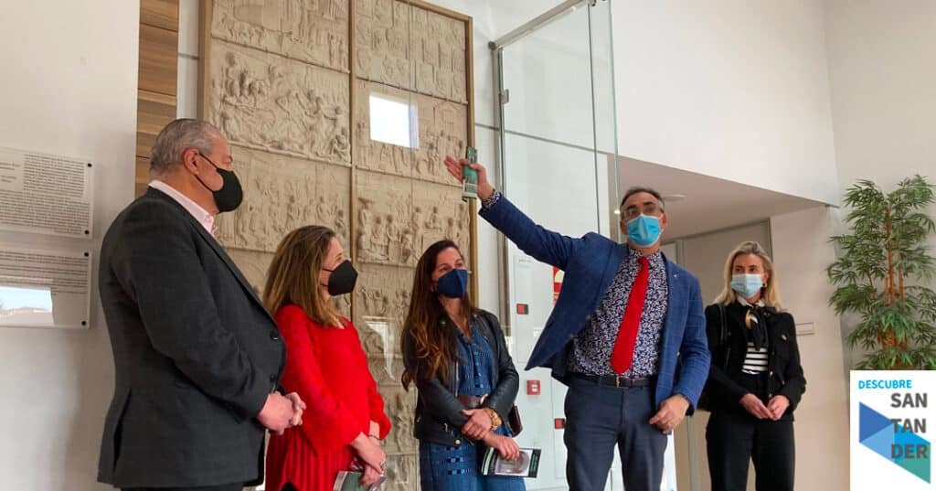 Noticias Santander Valdecilla incorpora a la galería de arte del Hospital la ‘Puerta de Cantabria’, obra de José Antonio Barquín