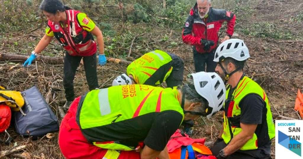 Noticias Santander Evacuado hombre con factura de pierna en Pierna del Pico Cotillo