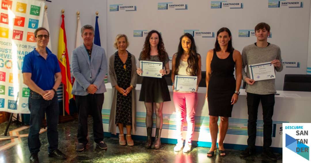 Igual entrega los diplomas del curso de aplicaciones empresariales en el ámbito tecnológico