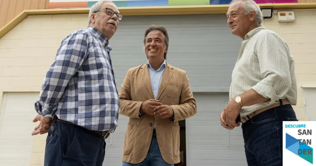 Noticias Camargo El Ayuntamiento de Camargo dedica la bolera de Maliaño a Gerardo Castanedo, presidente de la Peña Bolística