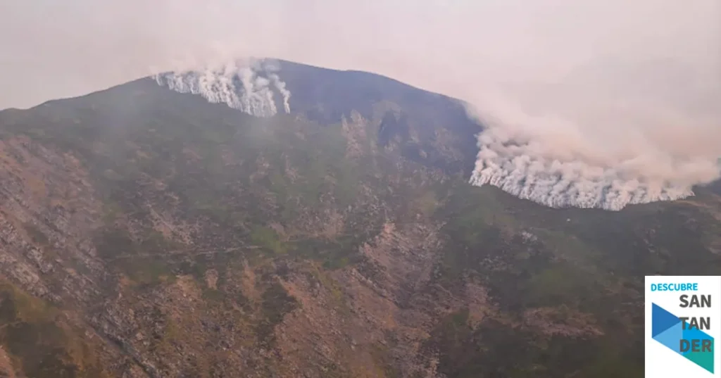 Noticias Cantabria En Cantabria ha entrado el fuego a las 18:11 de forma leve dado que ya se estaba actuando en ese foco