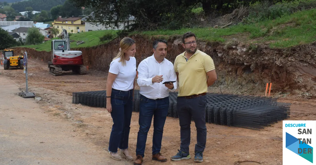 Piélagos construye una nueva zona de estacionamiento en la calle Aurelio Díez de Renedo para solucionar un problema grave de seguridad vial y aparcamiento