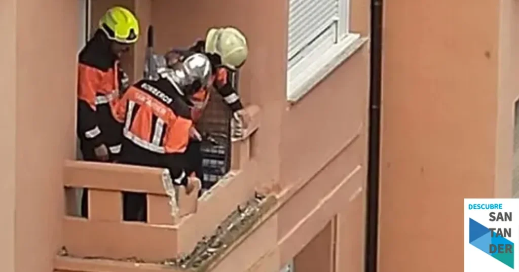 Desprendimientos en balcones y cubiertas ponen en jaque a vecinos de Santander y Santoña