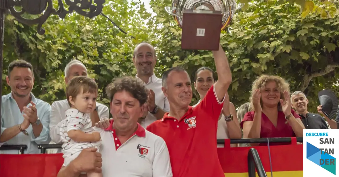 La carroza ‘Pandora’, de Francis 2, gana la Gala Floral de Torrelavega