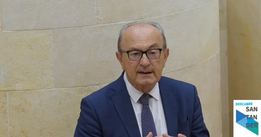 Noticias Cantabria López Marcano exige la recuperación de las rutas internacionales perdidas y pide un estudio del impacto económico de las inversiones en el aeropuerto