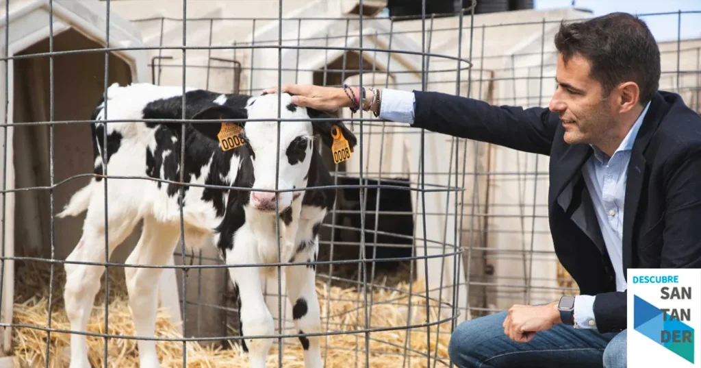 Noticias Cantabria Pedro Casares destaca la contribución de Granja Cudaña y SAT Ceceño al sector lácteo y ganadero de Cantabria
