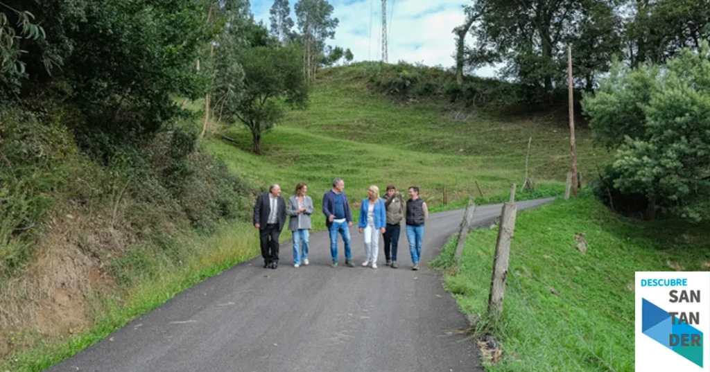 Noticias Liérganes Desarrollo Rural actúa en Liérganes en la mejora de dos caminos agrarios para facilitar la accesibilidad