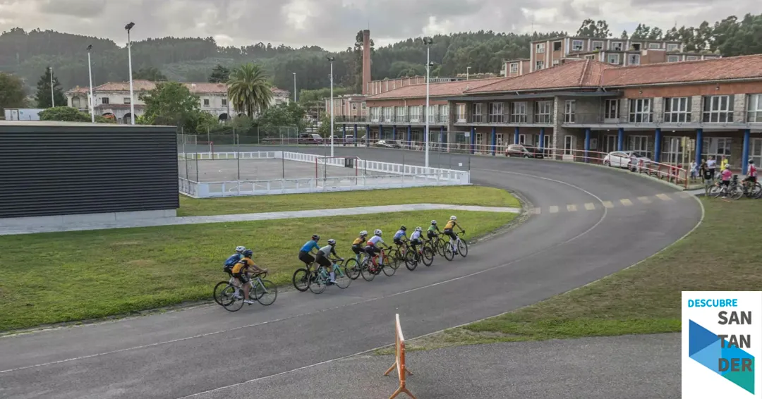 El Ayuntamiento de Torrelavega acometerá la reforma integral de los vestuarios 2 y 3 del complejo deportivo Óscar Freire