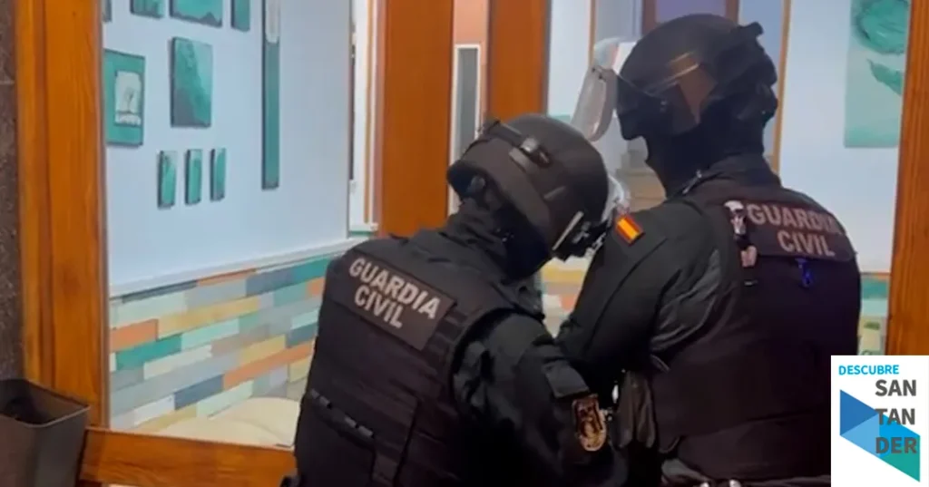 Cuatro "genios" del chantaje sexual caen en Torrelavega