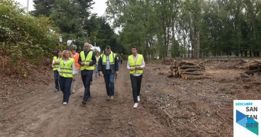Noticias Torrelavega La primera fase de la restauración del Parque de Las Tablas elimina plantas y especies arbóreas invasoras para plantar árboles autóctonos