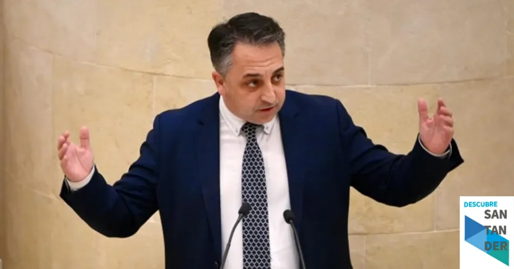 Noticias Cantabria El PP tilda a la oposición de "tripartito de la vergüenza" por frenar el progreso alcanzado los dos últimos años en Cantabria