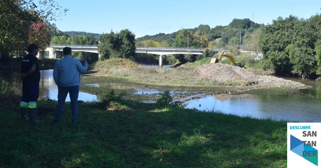 Noticias Piélagos Piélagos reubica los sedimentos del río Pas acumulados en el Muelle de Oruña ampliando la capacidad caudal ante fuertes crecidas para minimizar los efectos de posibles inundaciones