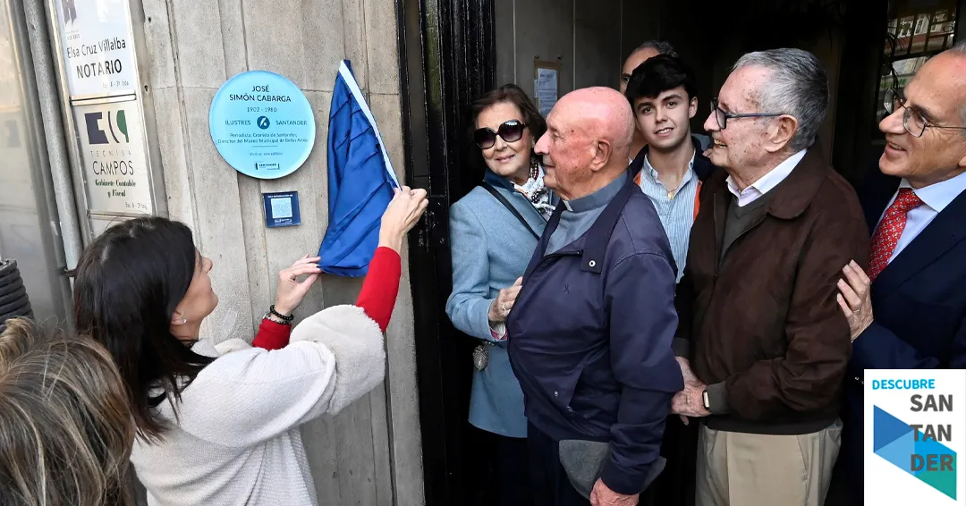 El Ayuntamiento dedica a Simón Cabarga una nueva placa en la Ruta de Ilustres