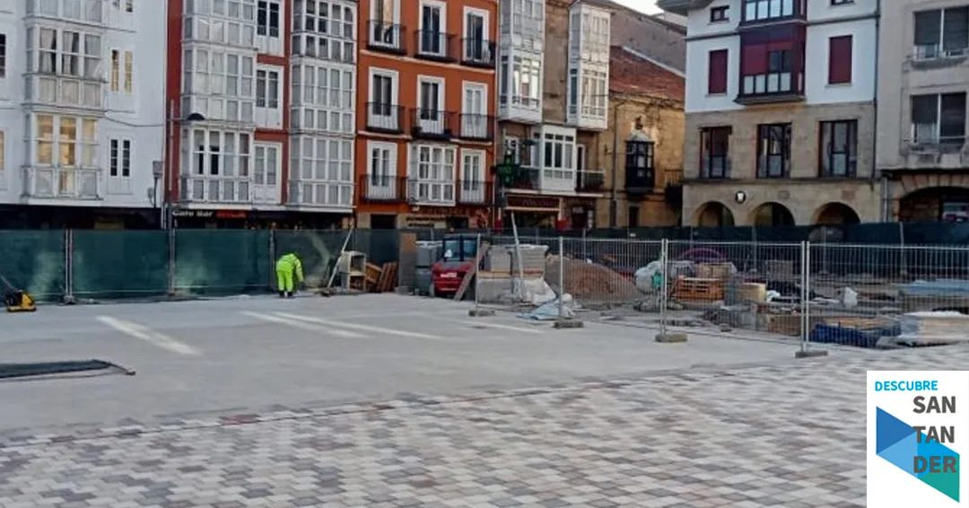 El Ayuntamiento abrirá al paso peatonal parte de la Plaza de España
