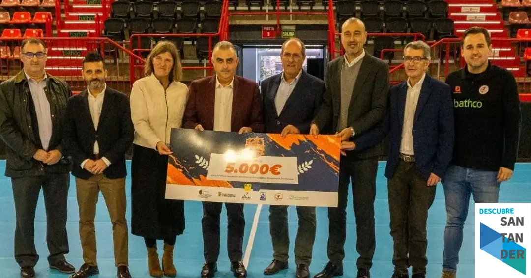 López Estrada felicita al BM Torrelavega por el éxito de la campaña ‘Somos especiales, reciclamos’