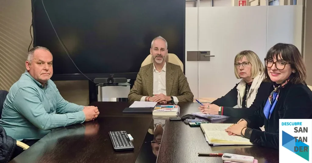 Noticias Cabezón de la Sal Educación presenta al alcalde de Cabezón de la Sal los detalles relacionados con el fin de obra del CEPA Margarita Salas