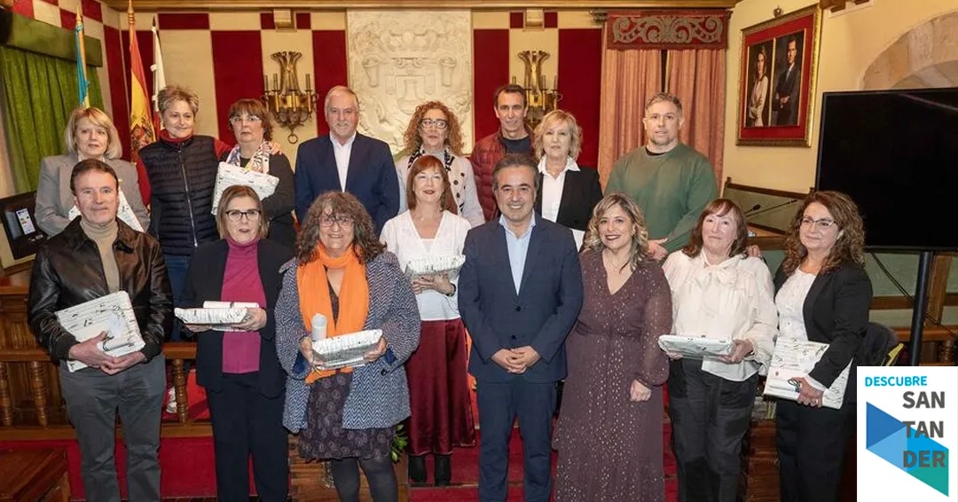 Camargo rinde homenaje por su trayectoria profesional a 14 profesores jubilados en el Día del Docente