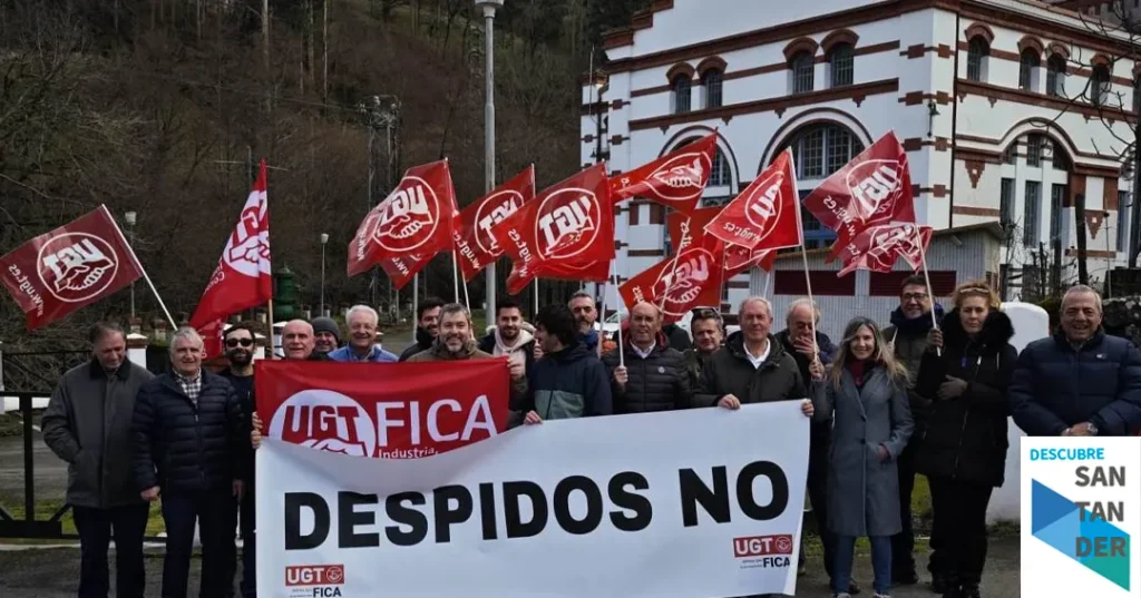 Noticias Cantabria La plantilla de Repsol Electricidad y Gas rechaza en una concentración un nuevo despido en Cantabria