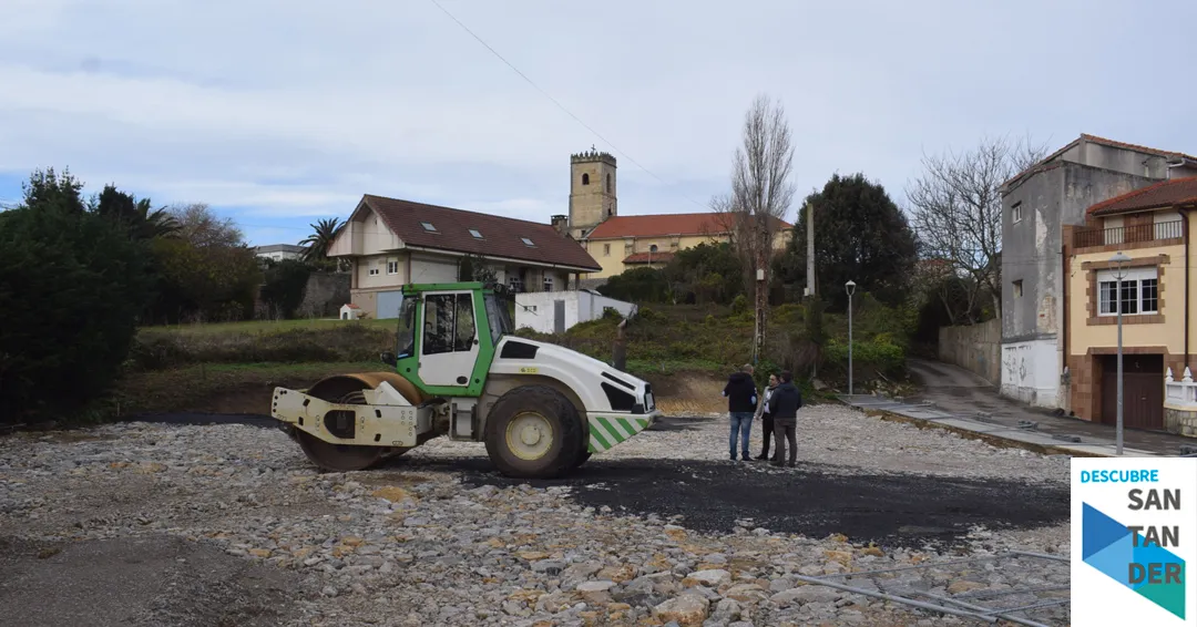 Piélagos inicia la construcción de una veintena de nuevas plazas de aparcamiento en una parcela municipal próxima al centro de Liencres