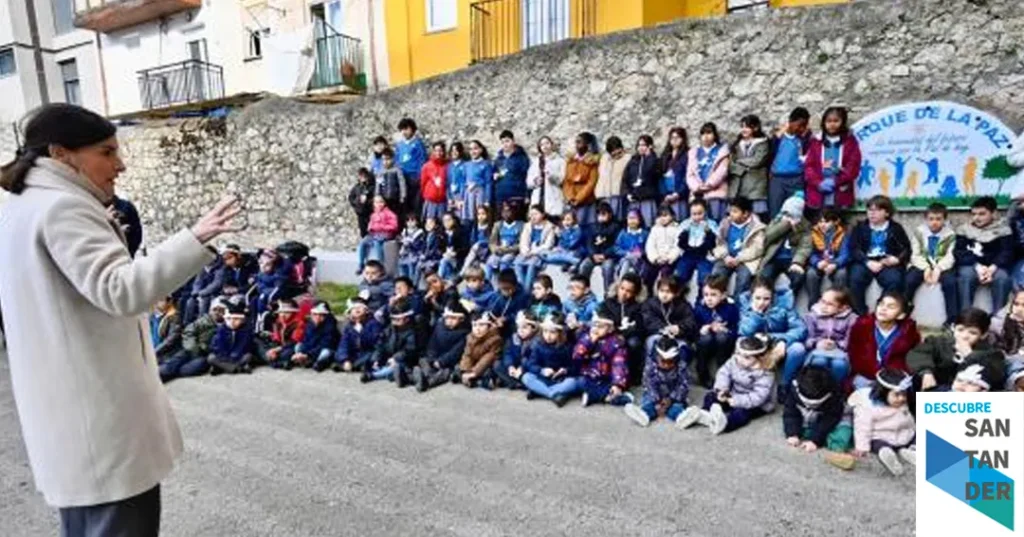 Noticias Santander Igual descubre una placa en el Parque La Paz en el Día Escolar de la No Violencia