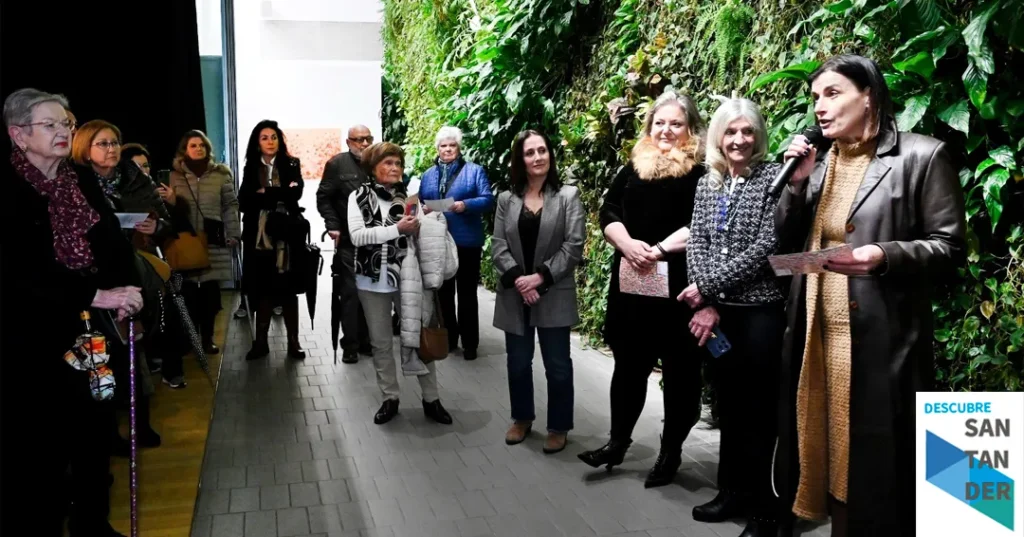 Noticias Santander La alcaldesa inaugura la muestra de la pintora Ana Canal en Tabacalera