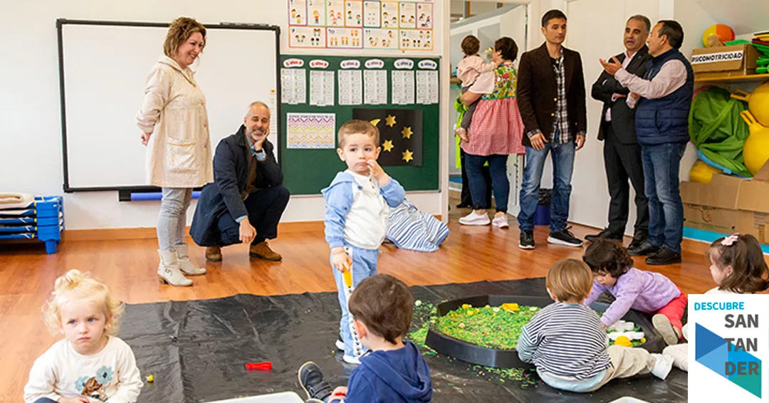 Silva se compromete a buscar fórmulas administrativas que “garanticen y aporten estabilidad” al proyecto educativo ‘El valle de los inventos’ en el CEIP Leonardo Torres Quevedo