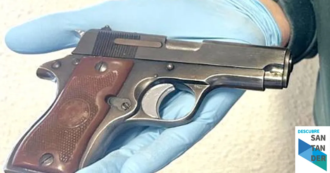 Huye, cae y llevaba una pistola cargada: detenido tras una agresión previa