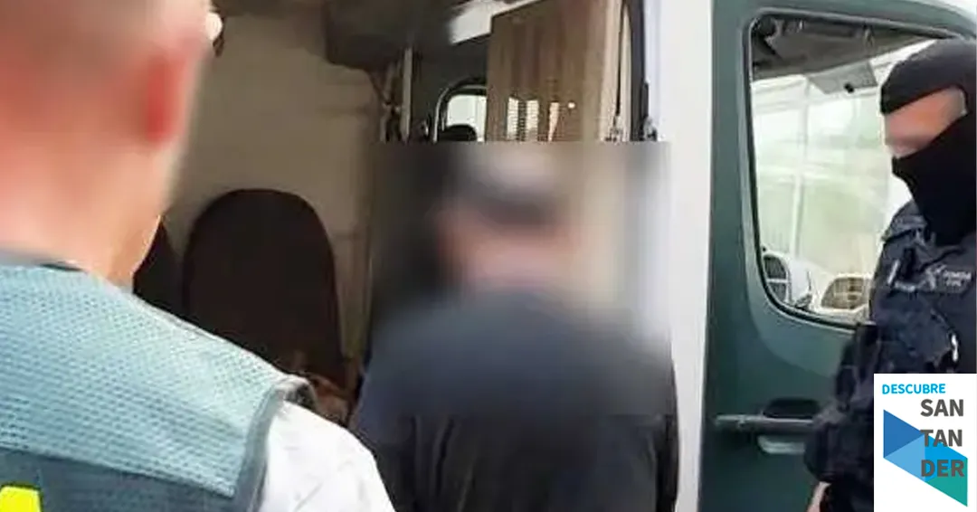 La puerta no dejaba de abrirse: cinco detenidos al caer un punto de venta de droga en Muriedas